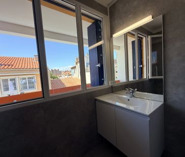 Location Appartement 2 pièces 49m² LA SEYNE SUR MER 83500 - Photo 3