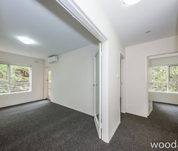 Quaint unit with prime location! - Photo 2