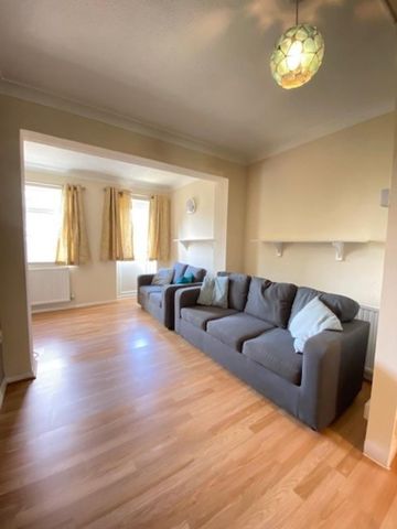 5 bedroom semi-detached house to rent - Photo 3