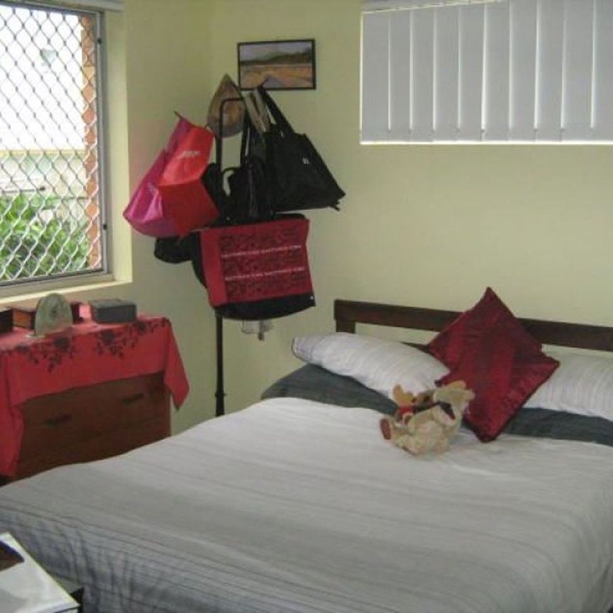 Ground Floor Two Bedroom Unit - Walk to Water - Photo 1