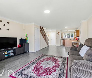 4 bedroom link detached house to rent - Photo 1