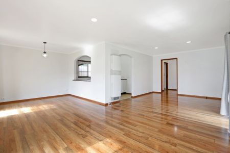 SPACIOUS TWO-BEDROOM UNIT WITH PRIVATE YARD - Photo 3