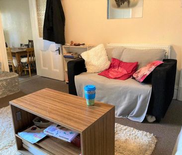 4 bedroom private hall to rent - Photo 1