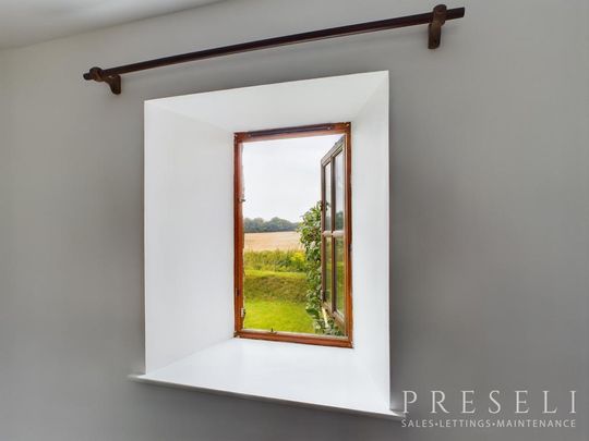 3 bedroom barn conversion to rent - Photo 1