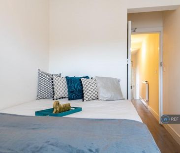 6 bedroom terraced house to rent - Photo 4