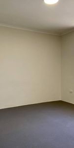 CENTRALLY LOCATED! - Photo 4