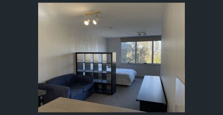 Studio in Ideal Location - Photo 5