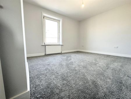 3 bed end of terrace house to rent in Coal Clough Lane, Burnley, BB11 - Photo 2