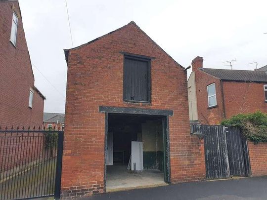 Garage, Morley Road, Doncaster, DN1 - Photo 1