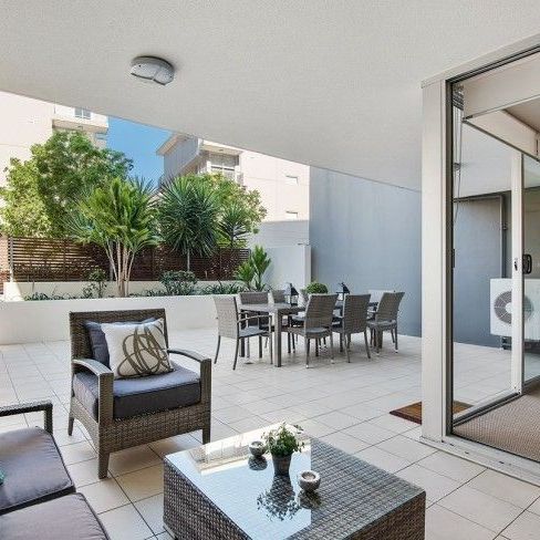 2 BEDROOM 2 BATH UNFURNISHED APARTMENT IN CENTRAL INDOOROOPILLY - Photo 1