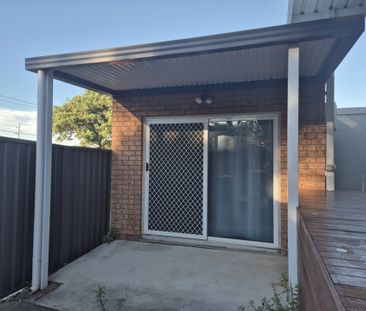 2 Bedroom Granny Flat + Water, Gas, Internet Included! - Photo 2
