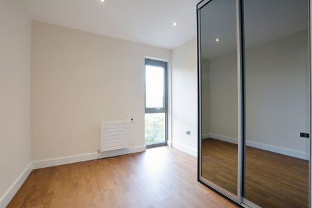 3 bedroom flat to rent - Photo 2