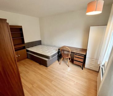 Wycliffe Road - Photo 4