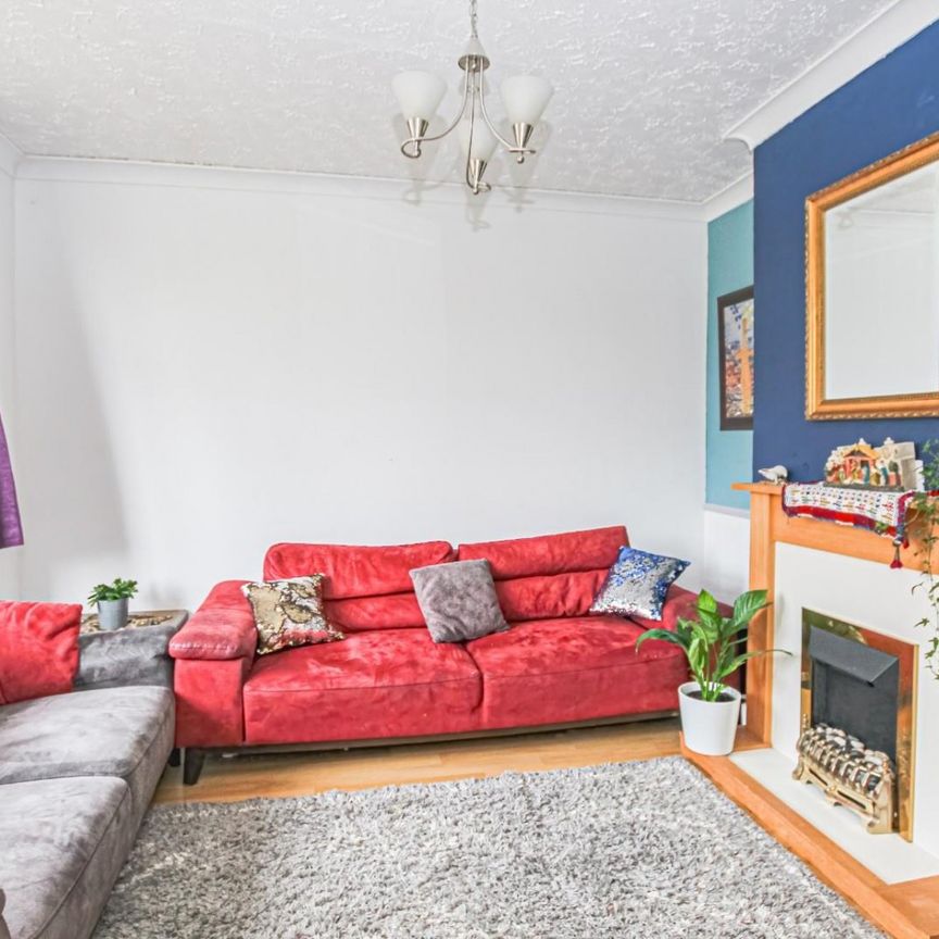 3 bedroom Bungalow To Let - Photo 1