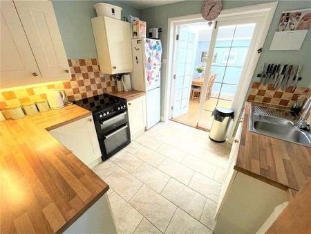 Anglesey Arms Road, Alverstoke, Gosport, PO12 - Photo 2
