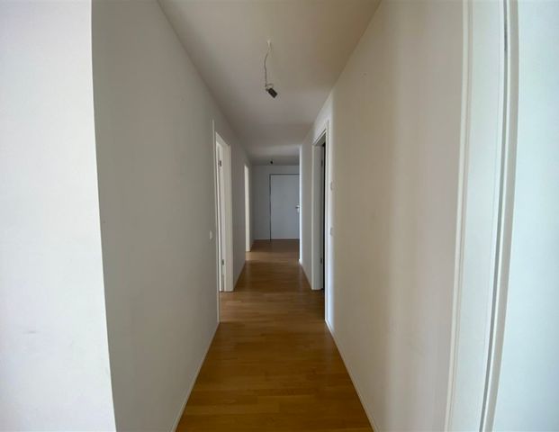 Schö­ne, hel­le, 4.Zi.Whg mit zwei Bädern, Abstell­raum, gro­ßem Bal­kon, EBK, Kellerraum - Foto 1