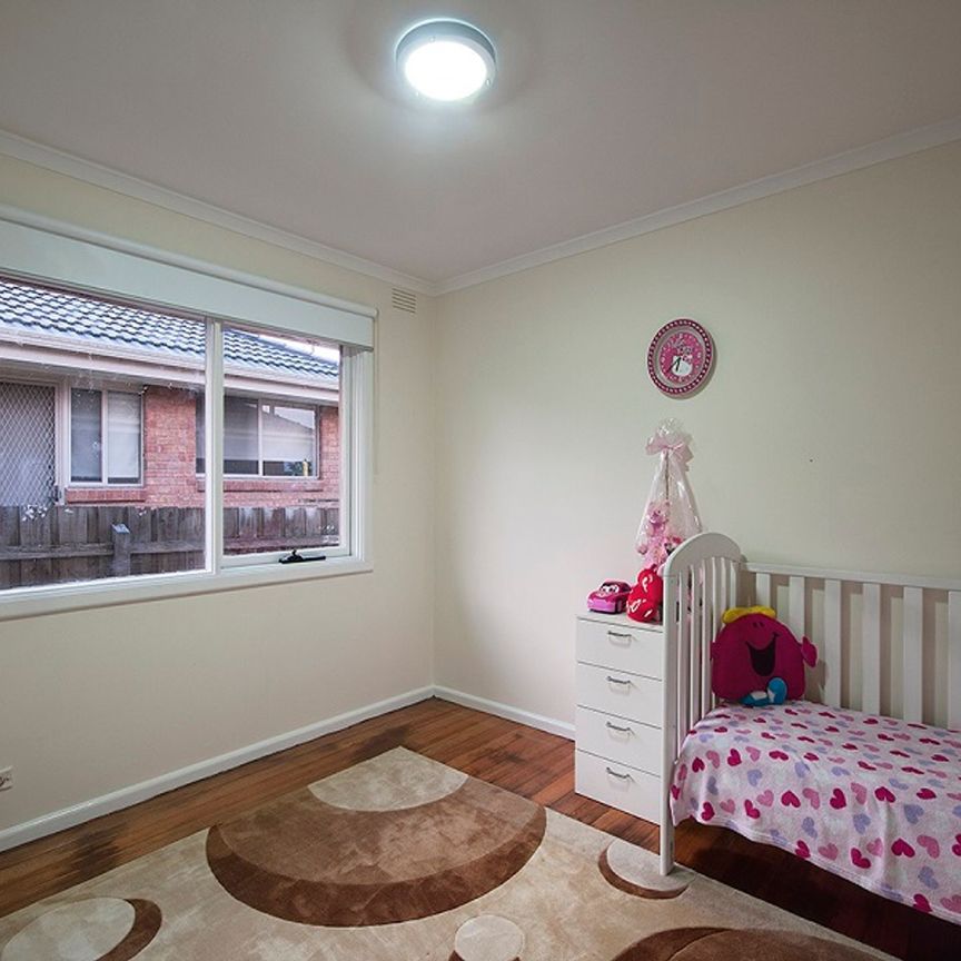 Large 4 Bedroom Townhouse &lpar;6 Month Lease to Start&rpar; - Photo 1