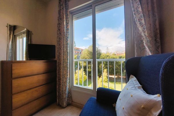 Apartamento 2 dormitorios con piscina al lado del mar - Photo 1