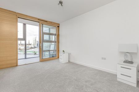 2 bedroom flat in 34 Lombard Road - Photo 4