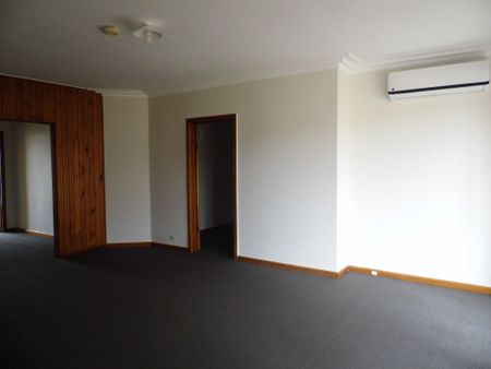 3 BEDROOM HOUSE IN THE HEART OF ALTONA - Photo 3