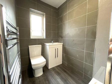 4 bedroom semi-detached house to rent - Photo 4