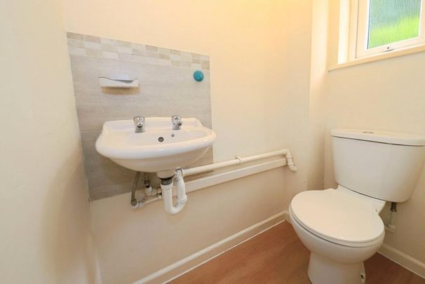 3 bedroom terraced house to rent - Photo 1