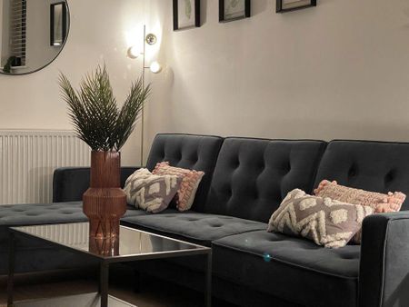 1 bedroom in a house share to rent - Photo 2