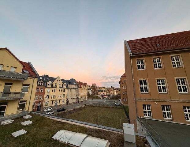 Schöne, kleine 2-Raum-Dachgeschoss-Wohnung mit Balkon in Greiz (WE18) - Foto 1