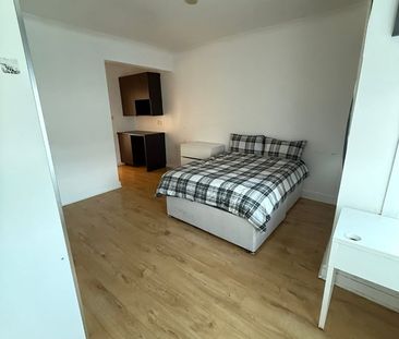 Room in a Shared House, Ivy Road, NW2 - Photo 5