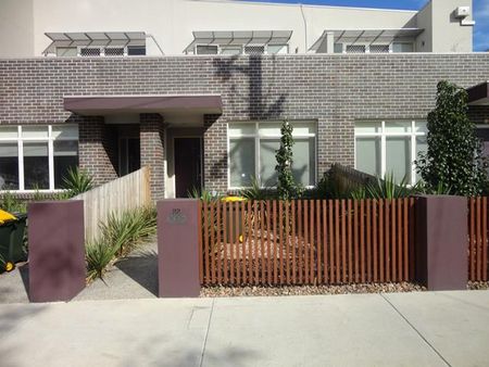 Modern 2-bedroom double storey townhouse in great location. - Photo 4