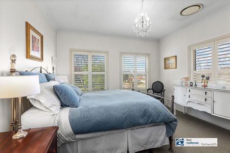 Three bedroom, open living in East - Photo 3