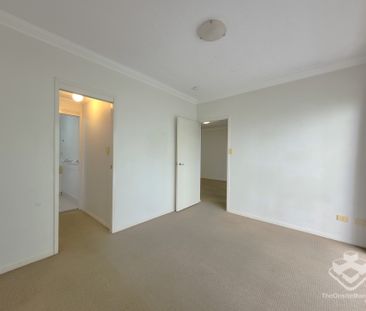 2 BEDS + LARGE STUDY MODERN APARTMENT NEXT DOOR TO INDOOROOPILLY SH... - Photo 6