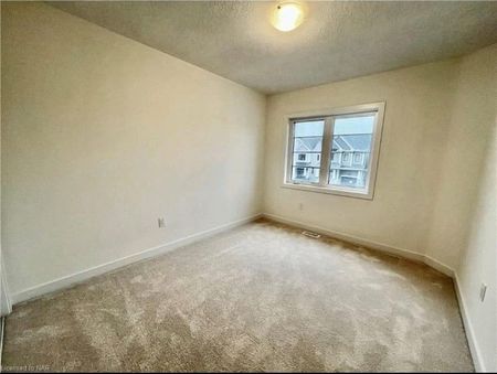 For Lease - 26 Keelson Street, Welland, Ontario - Photo 5