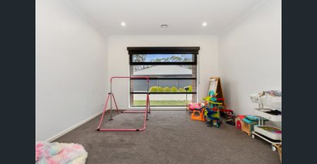 4 Bedroom + Study Family Home – Modern and Spacious - Photo 4