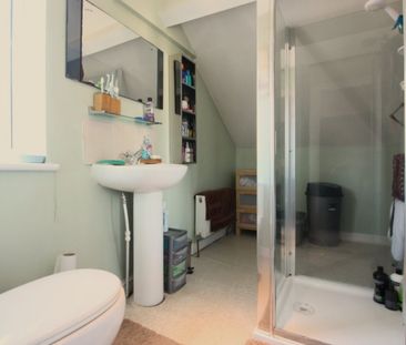 1 bed Flat - To Let - Photo 4