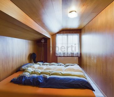 Möblierte 2-Zimmer-Dachwohnung mit herrlicher Bergsicht in Andiast - Foto 3