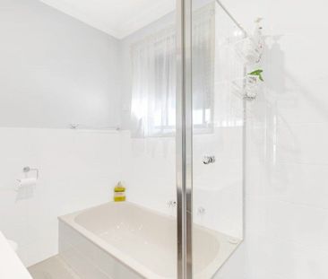 Fully-Renovated, Stylish Two Bedroom Townhouse in a Prime Location! - Photo 5