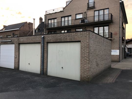 Twee slaapkamer appartement + garage - Photo 1