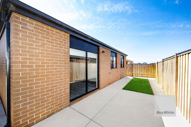 Spacious 4-Bedroom Family Home with Modern Comforts - Photo 1