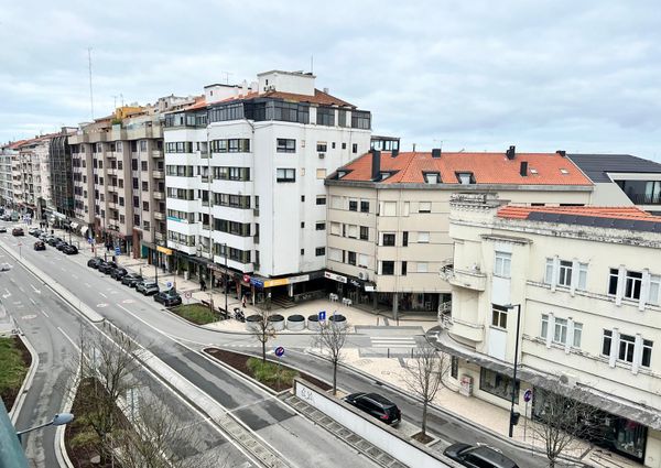 Apartamento T2 situado na Avenida Dr. Lourenço Peixinho em Aveiro.