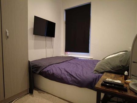 Bed +study Room // Thesiger St // Aug, LN5 - Photo 5