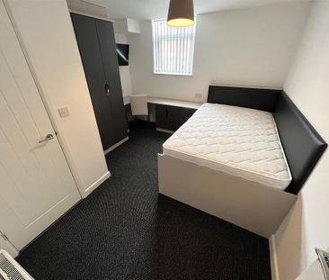 4 bedroom terraced house to rent - Photo 3