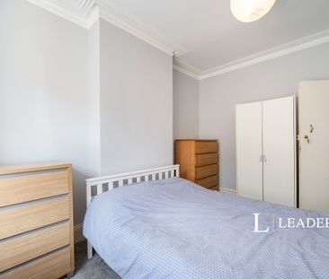 4 bedroom house to rent Mafeking Road, PO4 - Photo 6