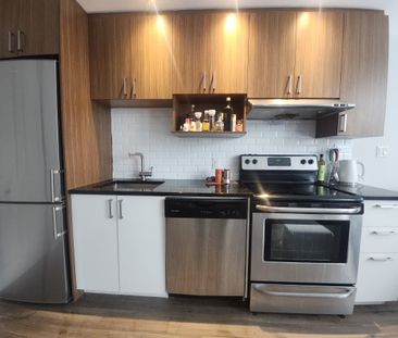 Ville-Marie : Condo moderne d’une chambre, semi-meublé ! - Photo 1