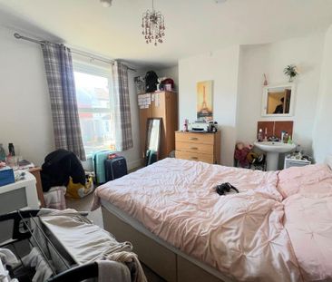 4 bedroom terraced house to rent - Photo 2