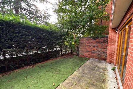 Pyrford Road, West Byfleet, Surrey, KT14 - Photo 3