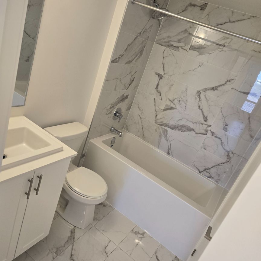 For Lease - 16 Lytham Green Circle Unit# 13, Newmarket, Ontario - Photo 1