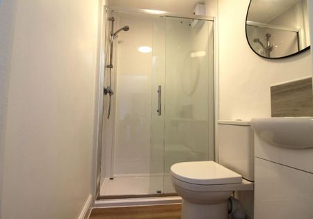1 bedroom in a house share to rent - Photo 5