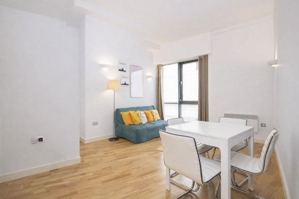 1 bedroom Flat To Let - Photo 1