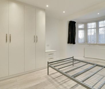 3 Bed Terraced House, Kenmore Avenue, HA3 - Photo 3